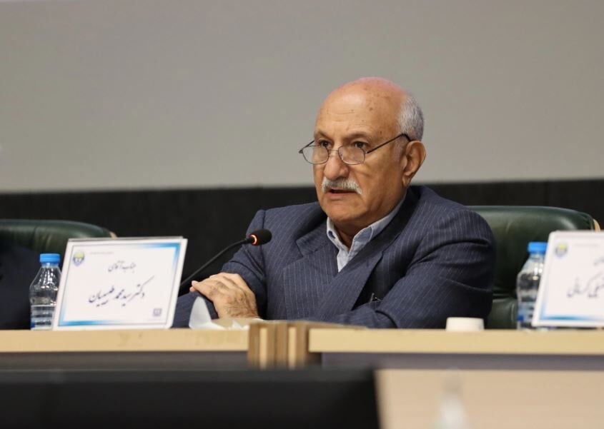 محمد طبیبیان: تثبیت نرخ ارز رانت ایجاد میکند | ما از افغانستان و عراق هم در ایجاد بازار واقعی ارز عقبماندهتریم | بانک مرکزی بهتنهایی قادر به حل تمام مشکلات بازار ارز نیست
