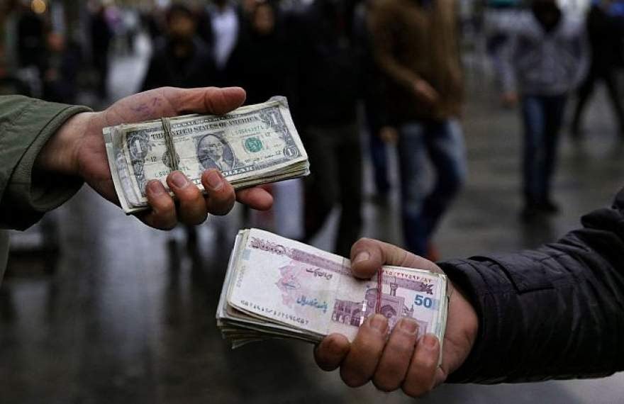 فروش 10 هزار دلار با کارت ملی در 5 بانک آغاز شد