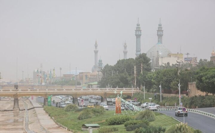 قطعی برق در اثر طوفان شدید در قم
