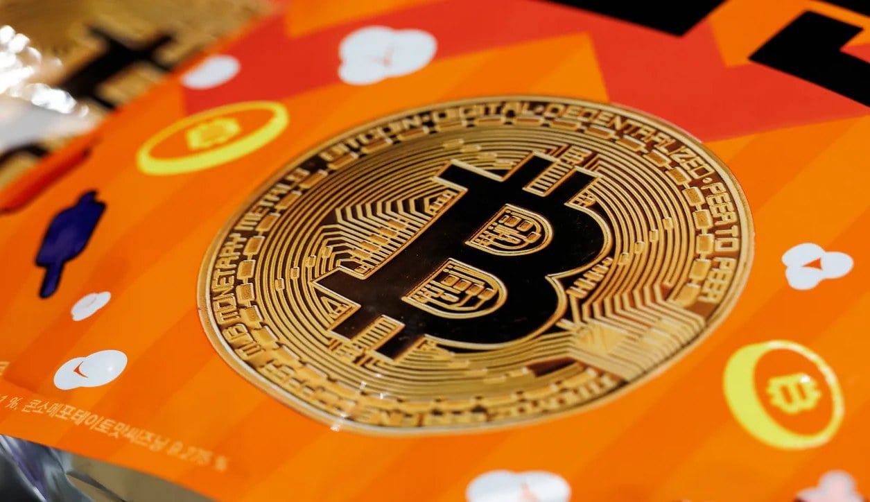 ثبات قیمت بیت کوین بالای ۸۱ هزار دلار؛ ادامه خروج سرمایه از ETFها